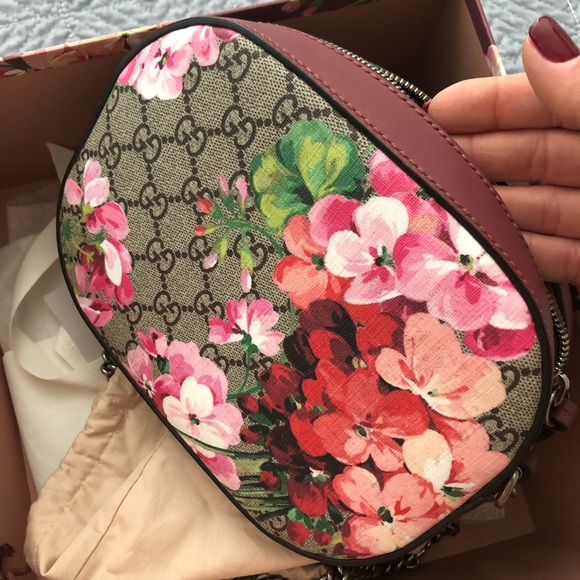 gucci blooms gg supreme mini chain crossbody bag